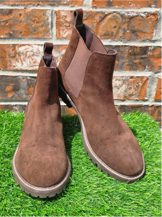 Steve Madden Shoes - Steve Madden Brown Suede Chelsea Boots Women’s Size 11